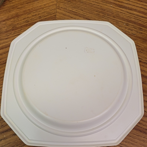 VINTAGE CHRISTMAS PLASTIC SERVING TRAY ~ 9” X 9” Winter Wonderland - Picture 6 of 8